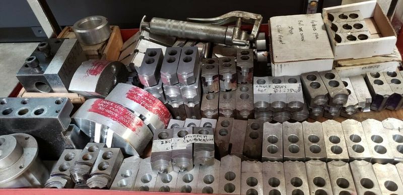Box Way Machine 1996 DAEWOO PUMA 6G Fanuc OT GANG TOOL CNC LATHE, CHIP CONVEYOR, ASSORTED TOOLING ie fixtures and jaws  ($1000 value) /  not under power anymore but in excellent condition