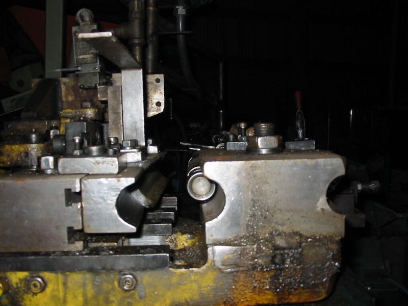 17 RPM 5HP Capacity: 1.575" Horizontal Dial-a-bend Controller /220V 3PHASE, RUNS GOOD BUT HAS BEEN IN STORAGE FOR ABOUT 8 YEARS / COMES WITH 1-1/2" AND 1-3/4" MANDRELLS. HAS A SMART RELAY CONTROL