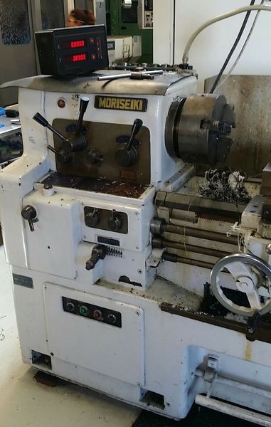 qt 2 10" Chucks One is 3 Jaws Chuck and One is 4 Jaws Also includes Qty 1 C Collet Closer  Digital Read Out