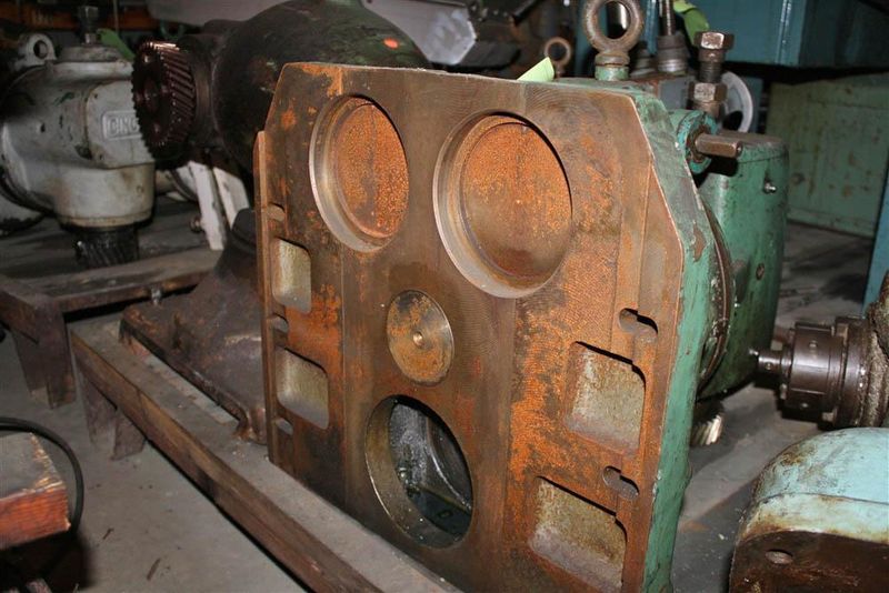 #6 KEARNEY & TRECKER SWIVEL RIGHT ANGLE MILLING HEAD:  STOCK #15902