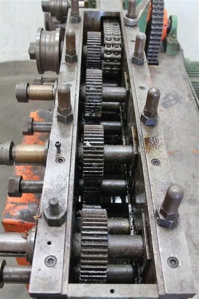 6 STAND X 1.5' B&K ROLLFORMER WITH CIRCLE ATTACHMENT: STOCK 58287