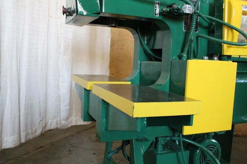 86 TON METAL MUNCHER #MM 900 HYDRAULIC IRONWORKER: STOCK #63902