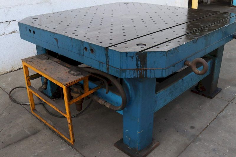 79' X 79' X 7-1/2' SET UP TABLE: STOCK #65390