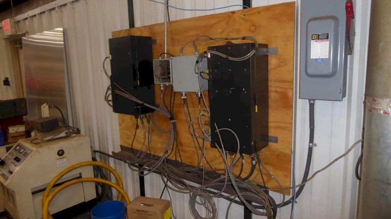 Used Komatsu 90 Amp Plasma Cutter 5' x 10' Table