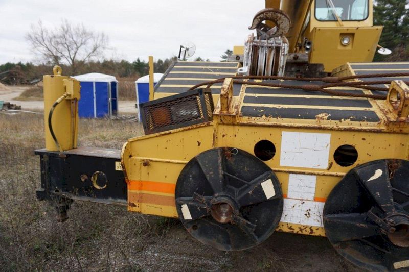 25 TON GROVE ROUGH TERRAIN HYDRAULIC CRANE: STOCK #73716
