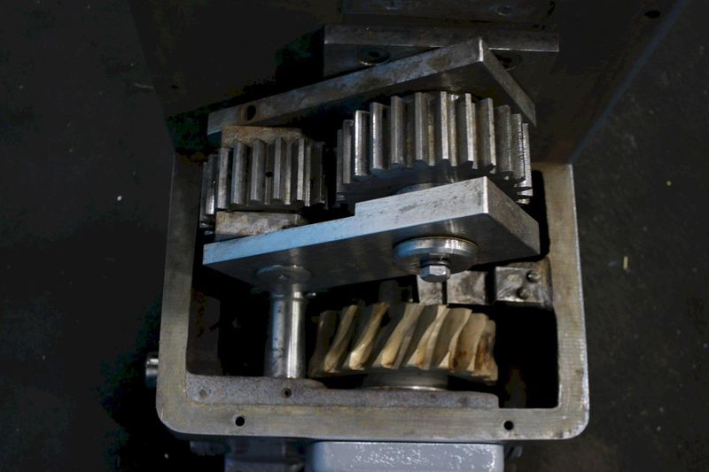 2-1/2" YODER GEAR BOX: STOCK #73534