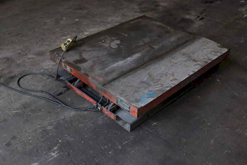 48" X 42" PRESTO HYDRAULIC SCISSOR LIFT TABLE: STOCK #73277