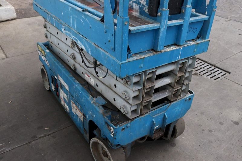 GENIE GS-1930 ELECTRIC SCISSOR LIFT: STOCK #72998