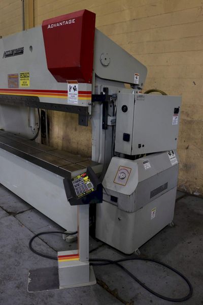 100 TON X 10' ACCURPRESS ADVANTAGE HYDRAULIC BRAKE: STOCK #72739