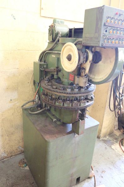 DIACRO MODEL 18 TURRET PUNCH PRESS: STOCK #70458