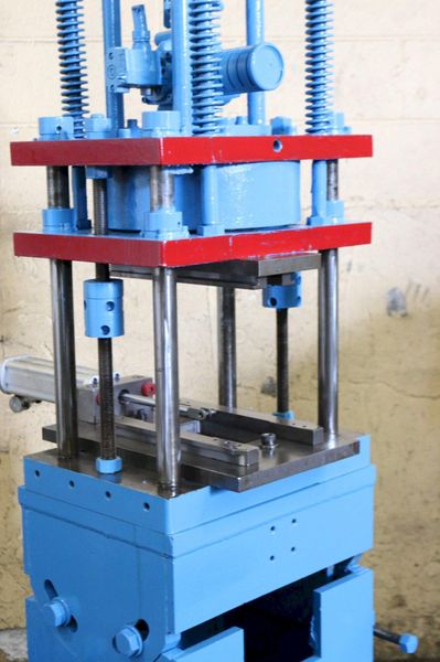 10 TON PNEUPOWER PRE-PUNCH / CUTOFF PRESS: STOCK #69912