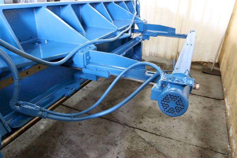 10' X 3/16" WYSONG MODEL #1010 POWER SQUARING SHEAR: STOCK #69817