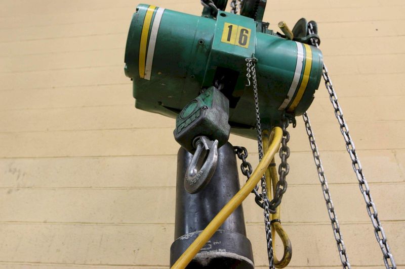 2 TON P&H CHAIN HOIST: STOCK #68721
