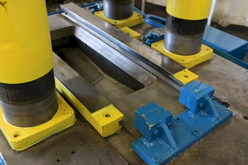 125 TON ALPHA 4 POST CUTOFF PRESS: STOCK #64362