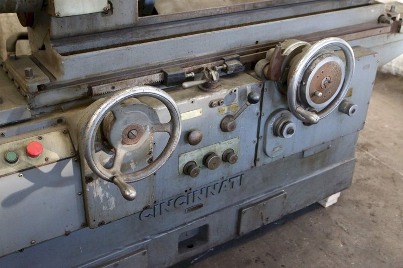 10' X 30' CINCINNATI PLAIN CYLINDRICAL GRINDER: STOCK #63576