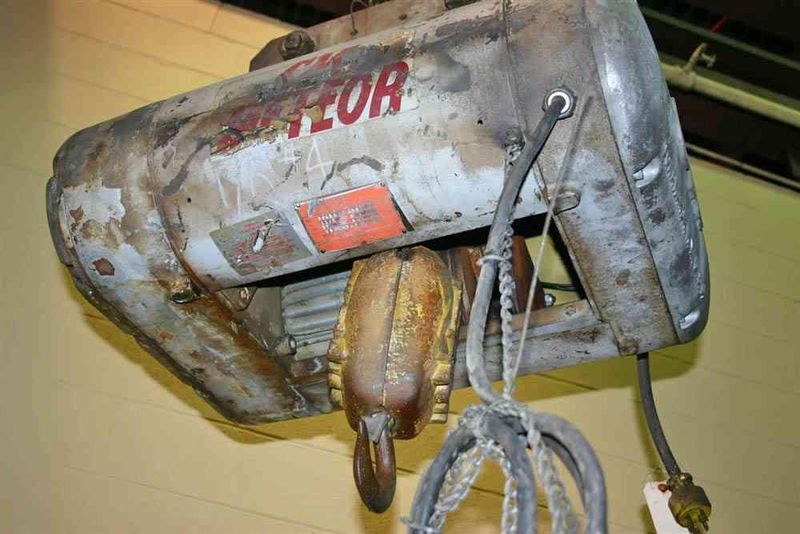 1-1/2 TON C & M 'METEOR' ELECTRIC CABLE HOIST: STOCK #52301