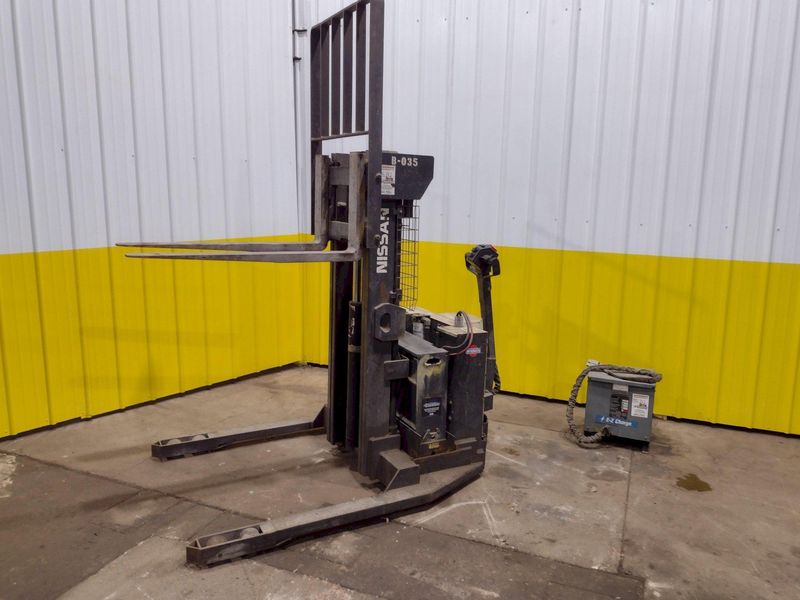 3,000 LB NISSAN MODEL #WSN-30-TH ELECTRIC POWERED PALLET MOVER FORKLIFT: STOCK #19284