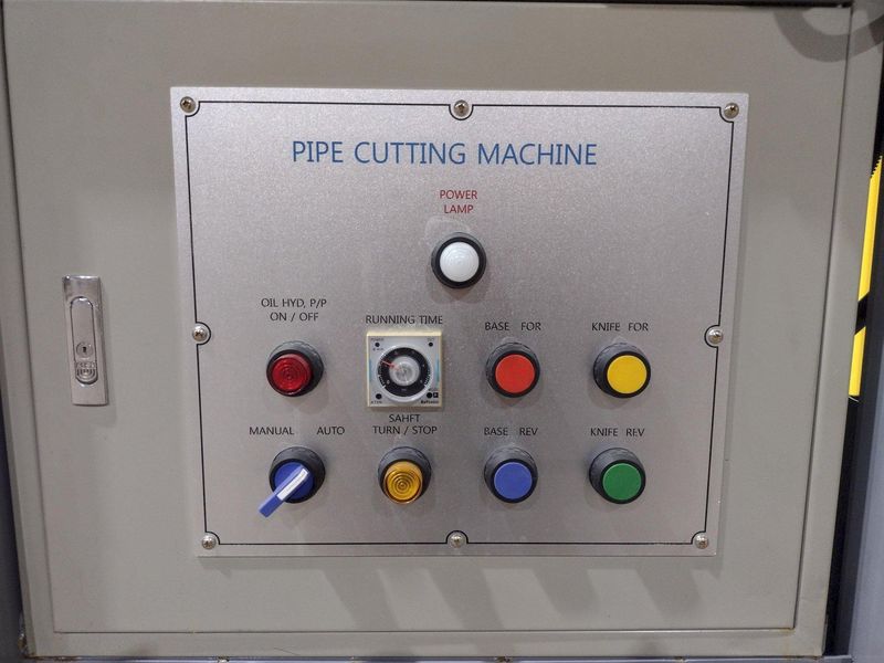 DURAFLEX MANDREL TYPE PIPE CUTTING MACHINE: STOCK #19328