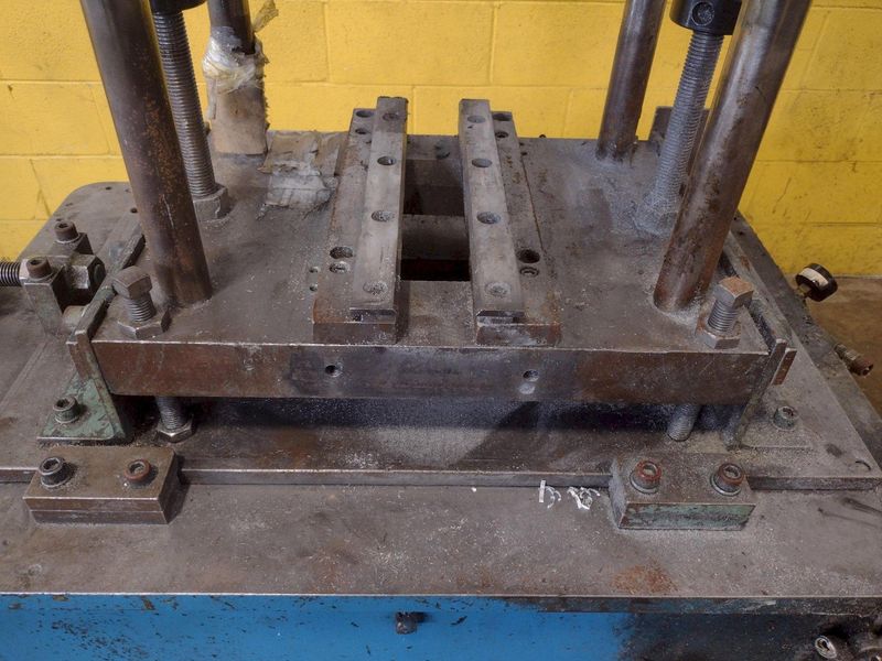 12 TON PNEU POWR PNEUMATIC AIR CUT OFF PRESS: STOCK #15083