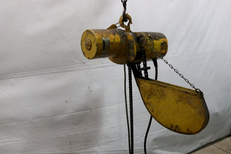 500 LB BUDGIT ELECTRIC POWERED CHAIN HOIST: STOCK #11973