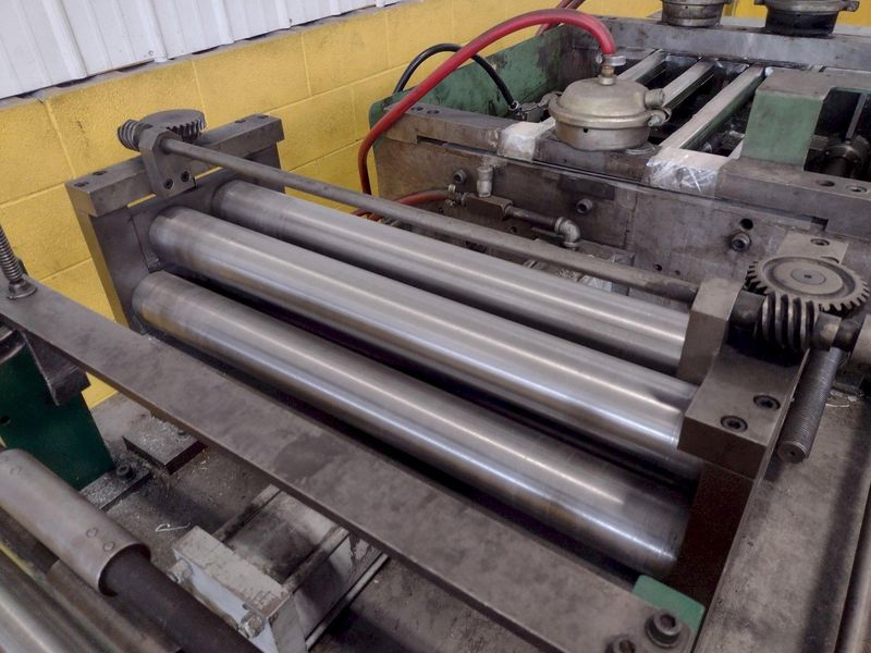 24" TRIAD DESIGN & MFG FEEDER: STOCK #17013