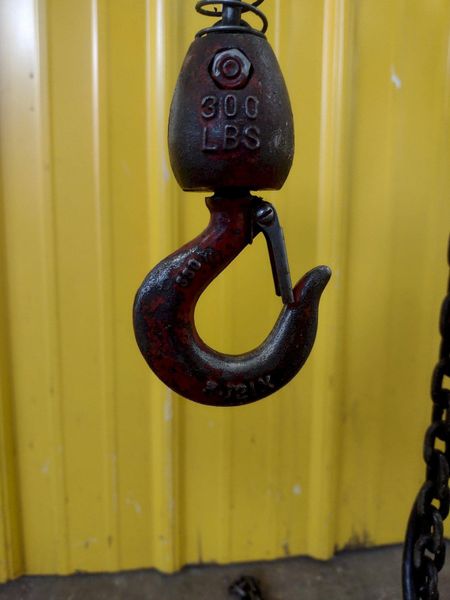 300 LB DAYTON MODEL #4Z358B ELECTRIC CHAIN HOIST, SINGLE PHASE 115V: STOCK 18547