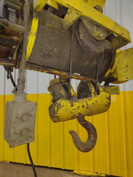 3,000 LB POWERED CABLE HOIST: STOCK #18896