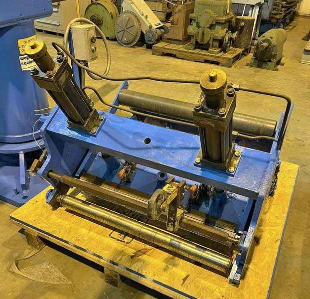 Tension Stand, Ruesch, 32" Wide