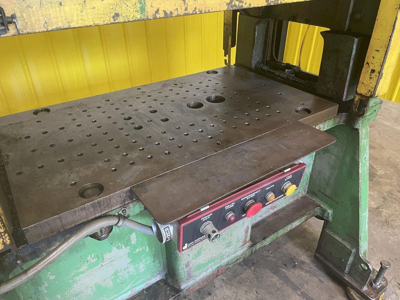 45 TON NIAGARA MODEL #SA2-45-42-24 SSDC PRESS 2.5" STROKE: STOCK 15051