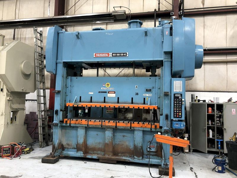 200 ton Niagara SC2-200-120-42 Straight Side Press