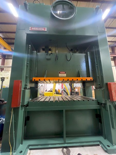 300-ton Niagara SE2-300-84-48 UH, 330 ton Straight Side Double Crank Mechanical Metal Stamping P