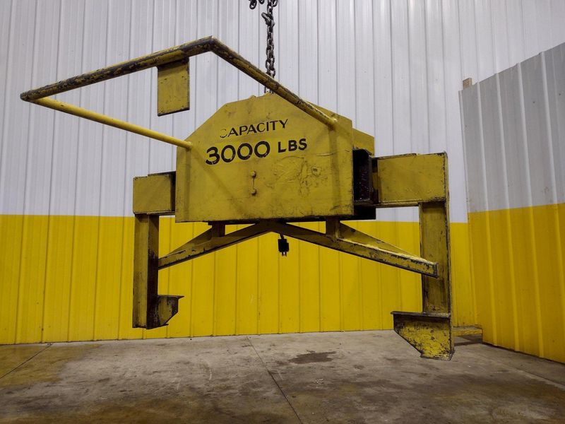 3,000 LBS CALDWELL MOTORIZED COIL GRAB LIFTER: STOCK #22717