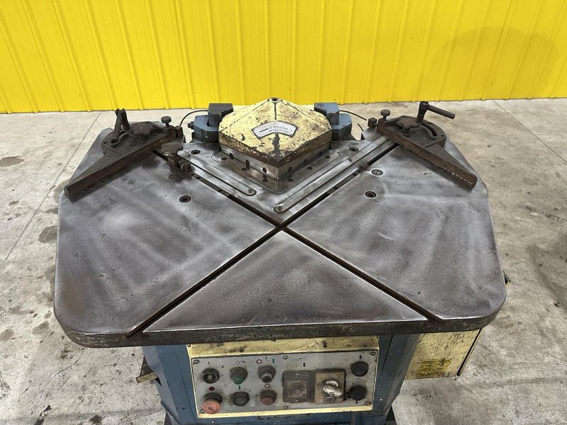 8" x 8" x 1/8" AMADA MODEL #CS-220 HYDRAULIC NOTCHER: STOCK #20970