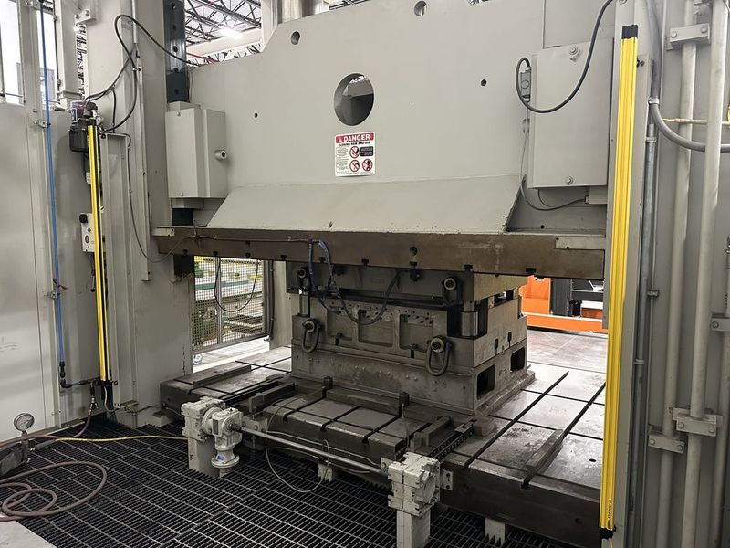 Pacific 1350D 80″ x 123″ Straight Side 1350 Ton Hydraulic Press
