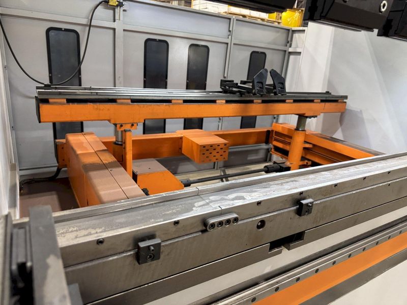 110 TON X 8'6" ERMAKSAN CNC HYDRAULIC PRESS BRAKE: STOCK #80654
