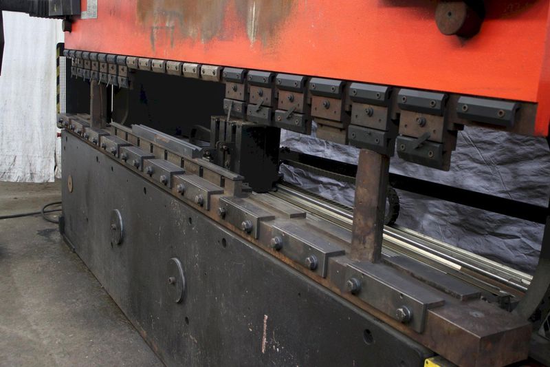 190 TON X 13'6" AMADA HYDRAULIC PRESS BRAKE: STOCK #76238