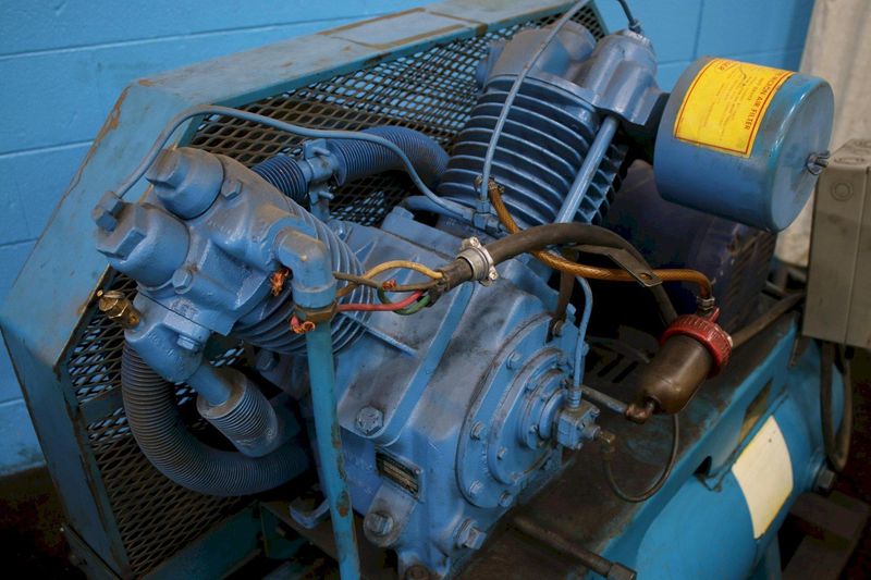 10 HP LEROI HORIZONTAL AIR COMPRESSOR: STOCK #75558