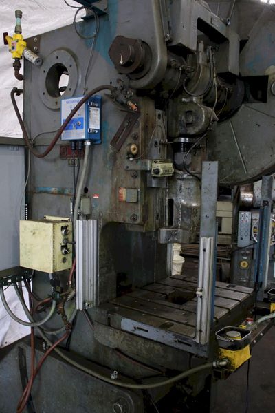 60 TON BLISS OBI FLYWHEEL SINGLE CRANK PRESS: STOCK #75543