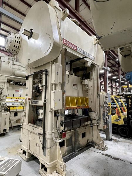 300 ton Niagara SC2-300-72-42P Used Straight Side Double Crank Mechanical Metal Stamping Press F