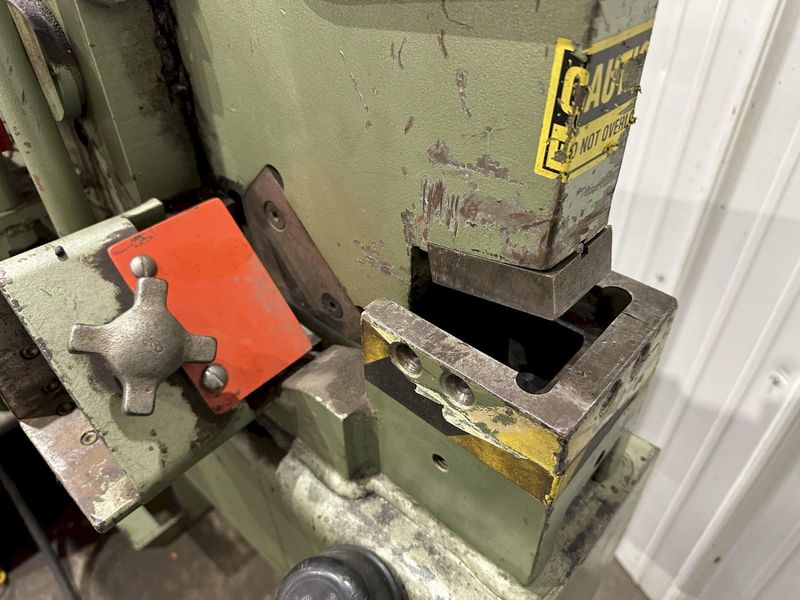 40 TON METAL MUNCHER HYRAULIC IRONWORKER: STOCK #77878