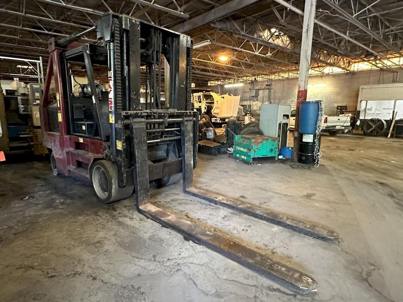 30,000 LBS TAYLOR MODEL #TCO-300S HEAVY DUTY RIGGER FORKLIFT: STOCK #18136