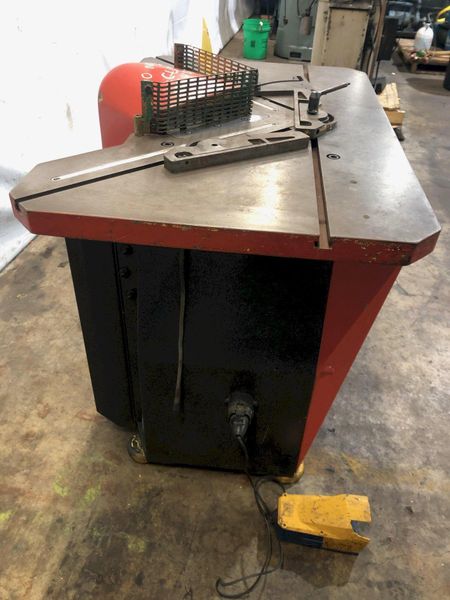 8.75" X 8.75" X 10 GAUGE STRIPPIT MODEL #102661 HYDRAULIC CORNER NOTCHER: STOCK 13848