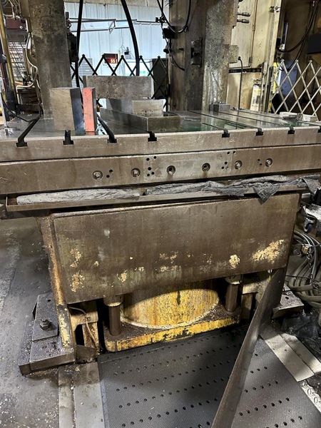 250 Ton NIAGARA E-250 OBS / Gap Frame Used Mechanical Metal Stamping Press For Sale, Under Power