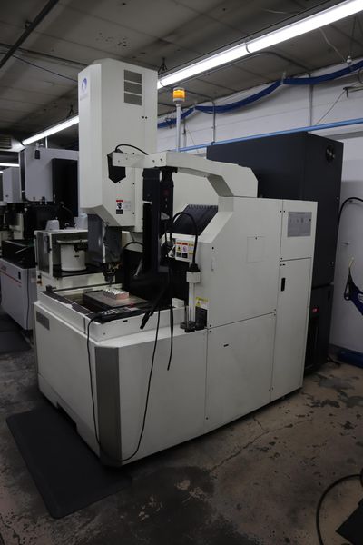 Makino EDAF3 CNC EDM Electrical Discharge Machine, Hyper i, 16ATC, C-Axis, New 2018