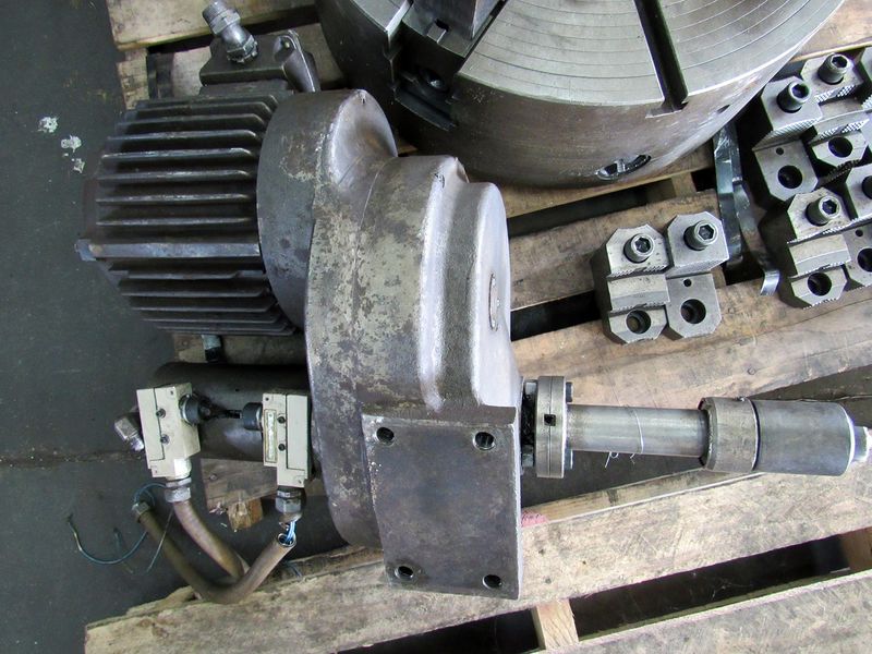 USED, 24" CUSHMAN 4-JAW HEAVY DUTY POWER WRENCH COMBINATION CHUCK WITH 8-1/8" HOLE