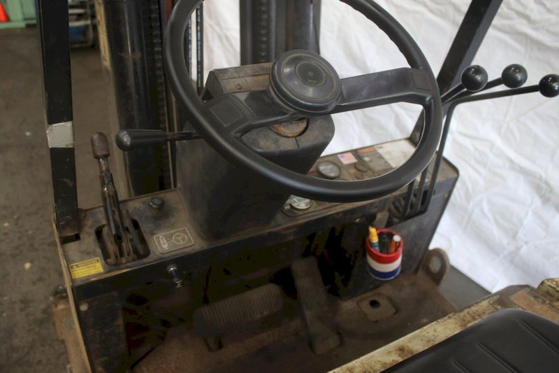 3700 LBS YALE GAS FORKLIFT: STOCK #75160