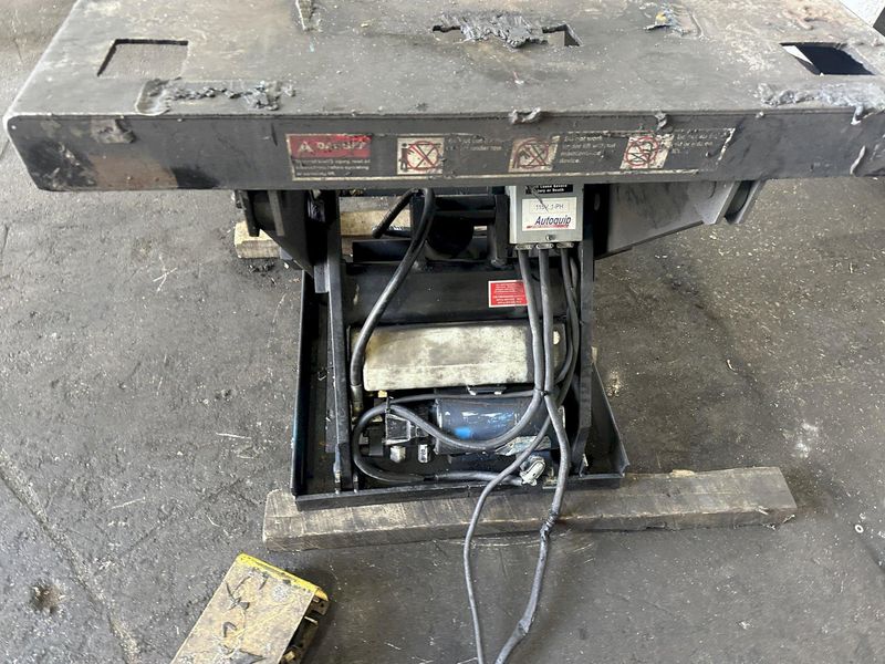 2500 LBS AUTOQUIP HYDRAULIC SCISSOR LIFT TABLE: STOCK #77708