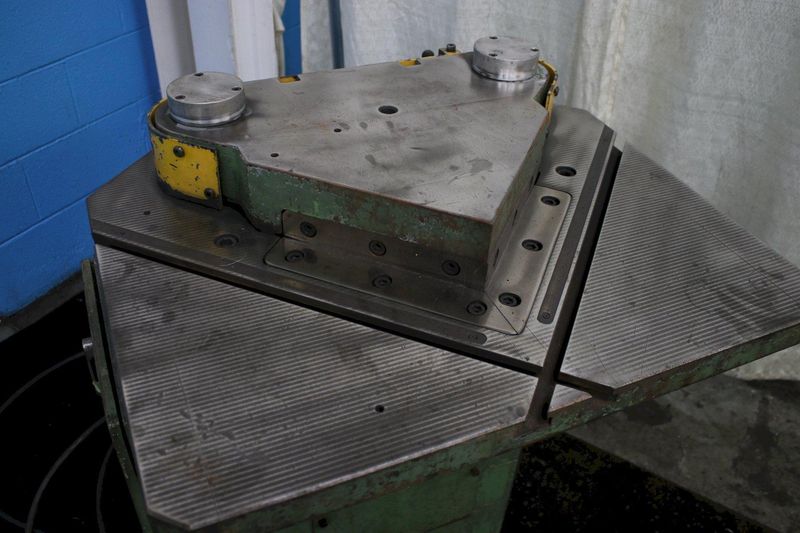 8-7/8" X 8-7/8" X 5/32" BOSCHERT MODEL PN-4 NOTCHER: STOCK #76117