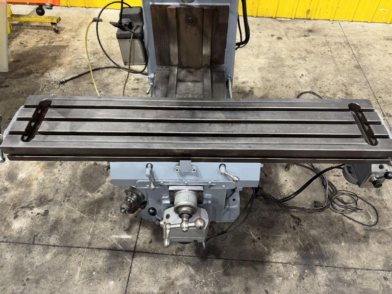 3 HP SEIKI XL MODEL #3VX VARIABLE SPEED VERTICAL RAM TYPE KNEE MILL: YOBRO #23839