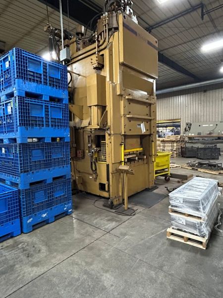 Standard Industrial 700 Ton Straight Side Press